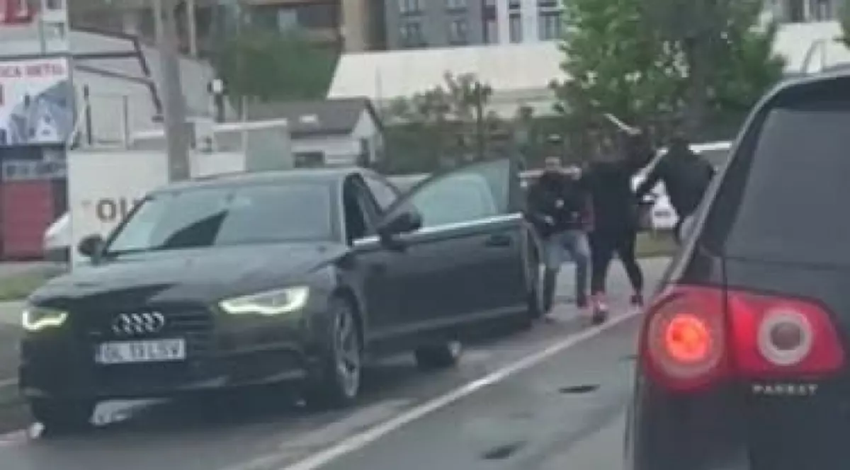 Un bărbat și-a înjunghiat vărul în picior, în urma unui scandal în trafic, în Galați. Atacatorul, căutat de poliție