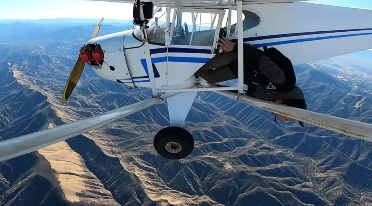 Un american a prăbușit intenționat un avion pentru a strânge vizualizări pe YouTube. Câți ani de închisoare riscă