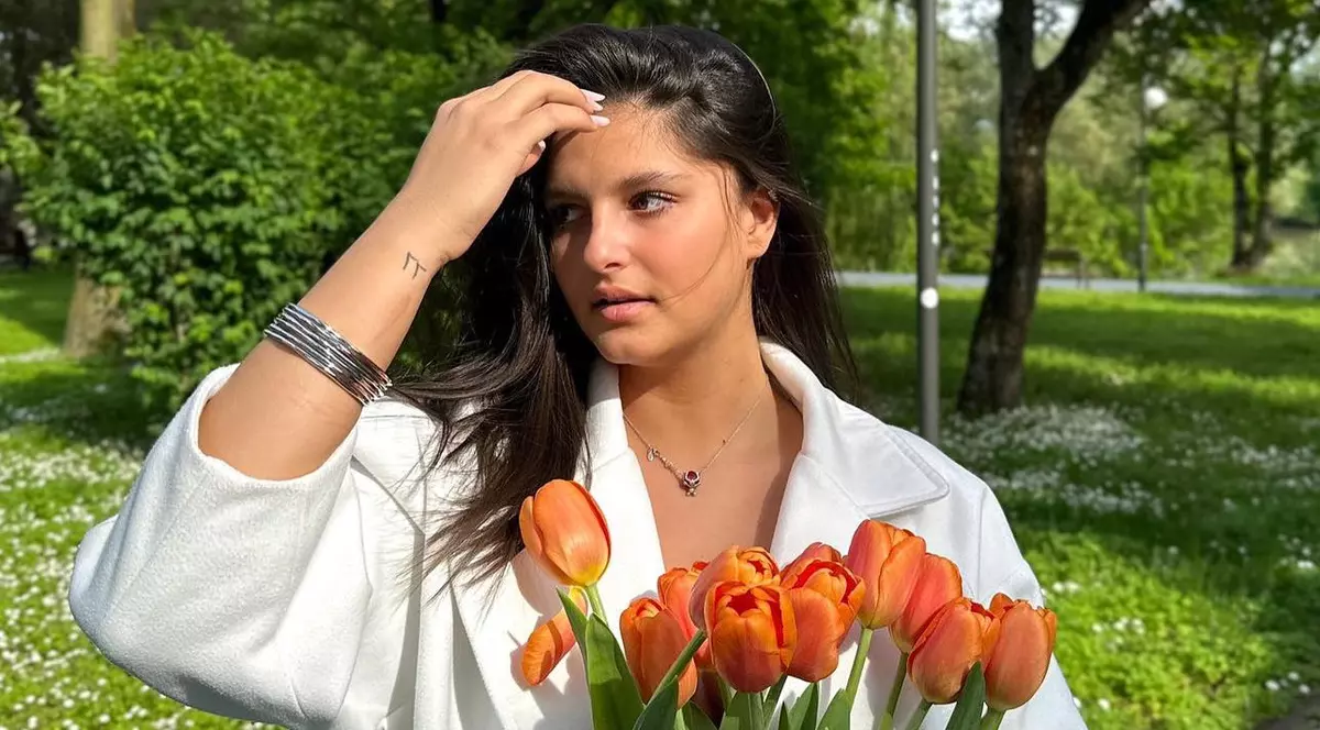 Carmina Vârciu a împlinit 21 de ani. Ce mesaj a primit din partea tatălui ei celebru, dar și din partea mamei, Ami Teiceanu