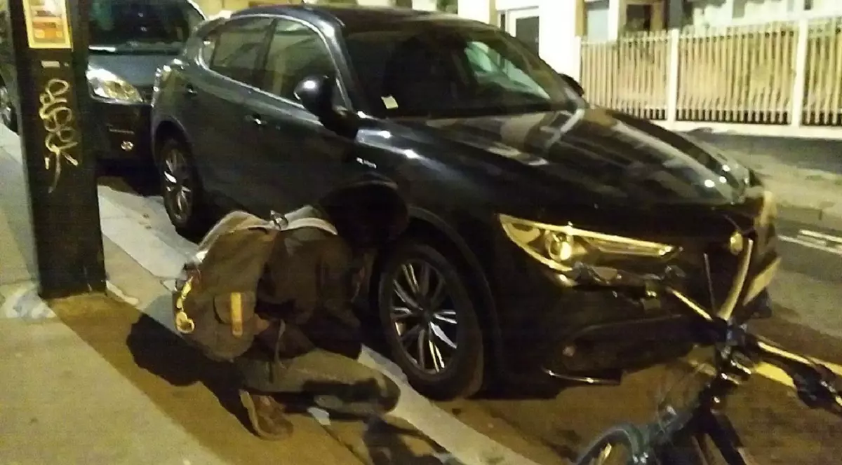 Un român „eco-extremist” a dezumflat cauciucurile la zeci de SUV-uri, în Austria, una dintre mașini a lovit apoi un om pe trotuar
