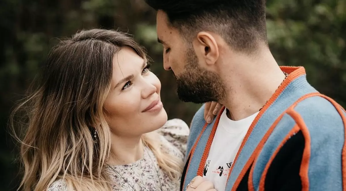 Ce ținute au ales Smiley și Gina pentru nuntă? Artistul a dat din casă: „Nu o să fie ceva convențional, cu siguranță!”