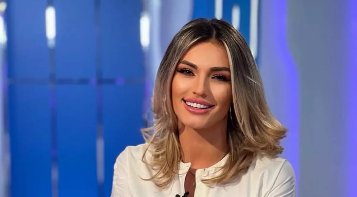 Diana Enache e însărcinată. Are o relație cu băiatul lui Sorin Ovidiu Vîntu: „Se mărește clanul”