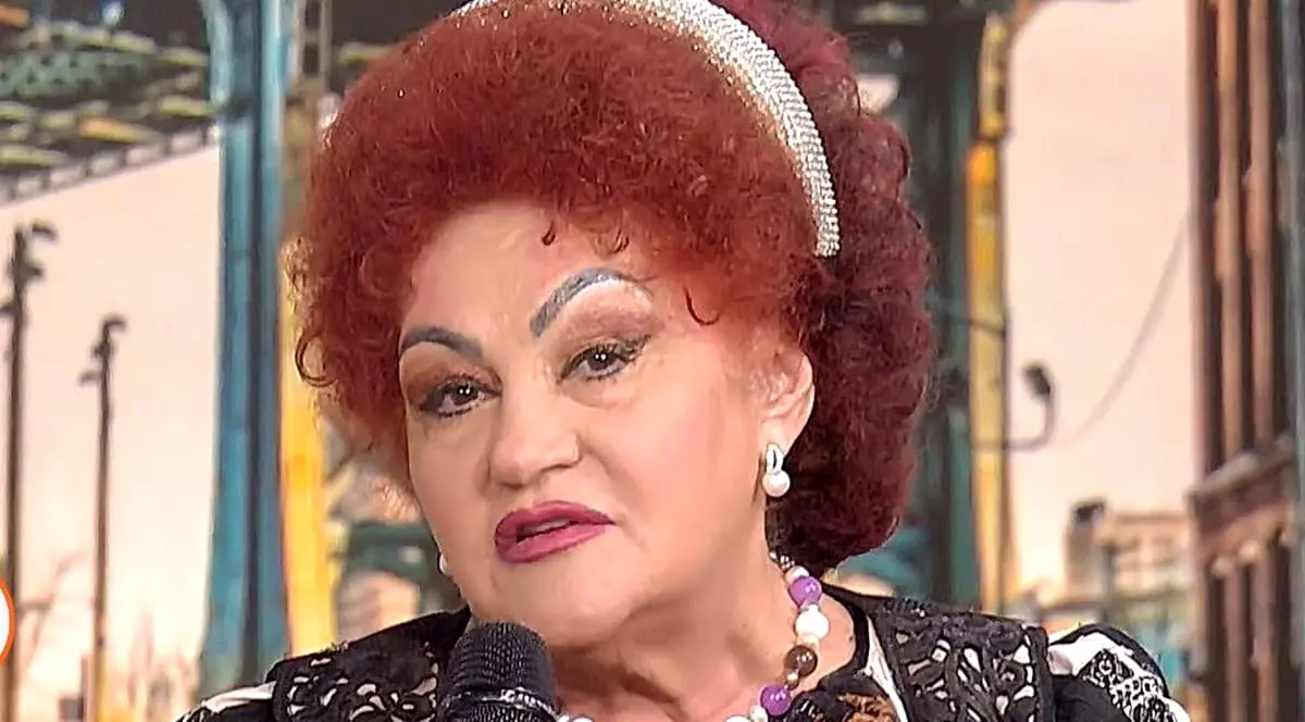 Elena Merișoreanu, aniversare alături de 5000 de oameni. Artista de muzică populară a dezvăluit de ce a fost înșelată de soț. „Plecam și câte 6 luni”