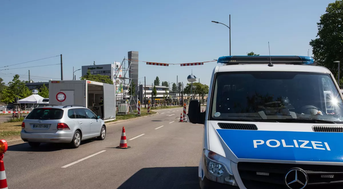 Avion prăbușit în Elveția, în timp ce efectua o cursă turistică. Trei oameni au murit