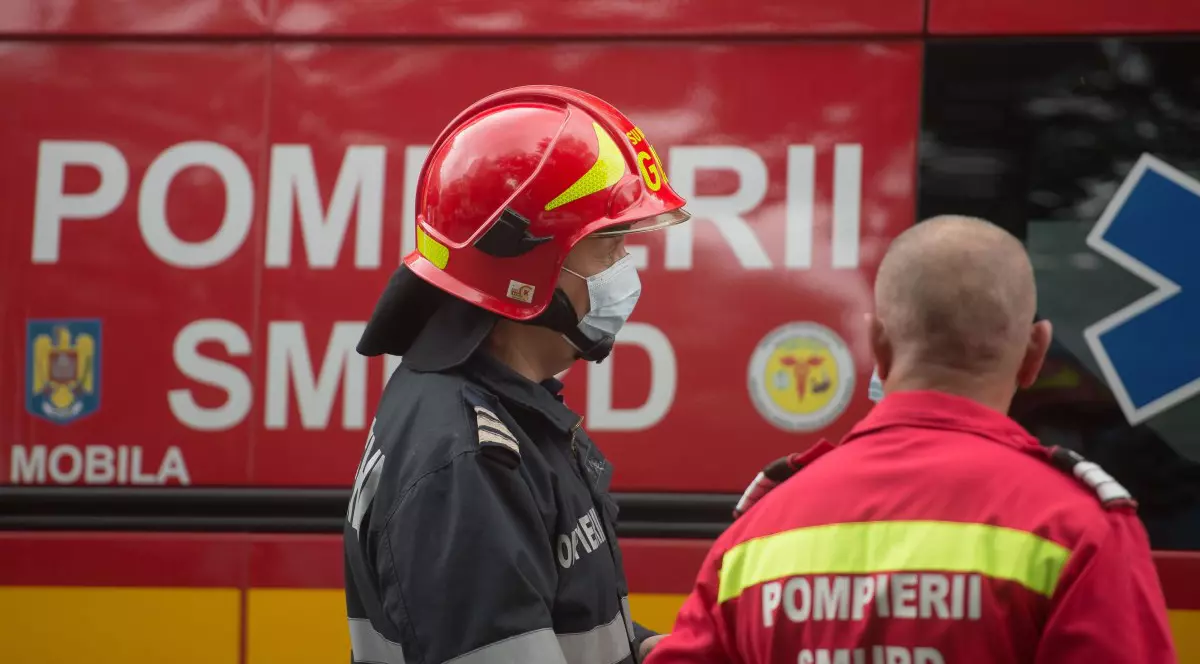 Pompieri, în timpul unei intervenții de salvare. Foto cu caracter ilustrativ: Hepta