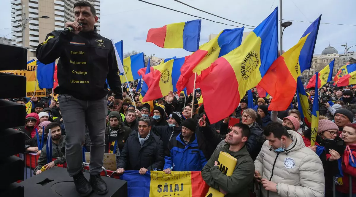 Poliția a identificat bărbatul care a agresat echipa AUR în fața Primăriei Voluntari