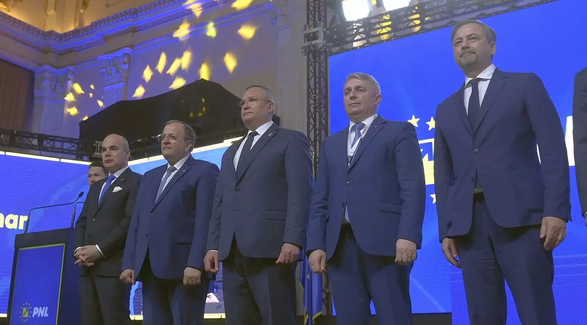 In imagine, de la stanga la dreapta: Rares Bogdan, Gheorghe Flutur, Nicolae Ciuca, Lucian Bode si Dan Motreanu. Foto: EDUARD VINATORU / MEDIAFAX FOTO / Hepta