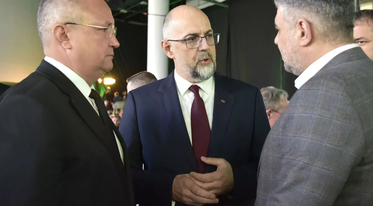 „Nu ceda Transporturile!”. Cele trei ținte ale lui Ciucă la negocierile din Coaliție. De ce amenință UDMR cu ieșirea de la guvernare