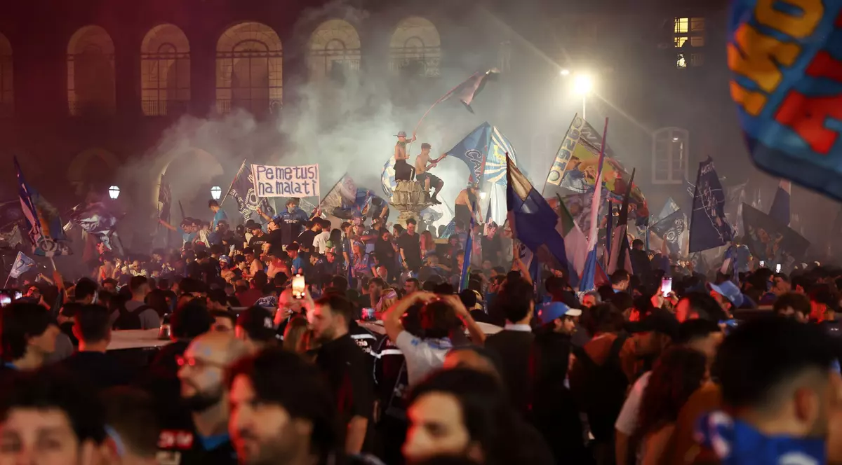 Un bărbat de 26 de ani a fost împușcat mortal în timp ce sărbătorea câștigarea titlului de către Napoli