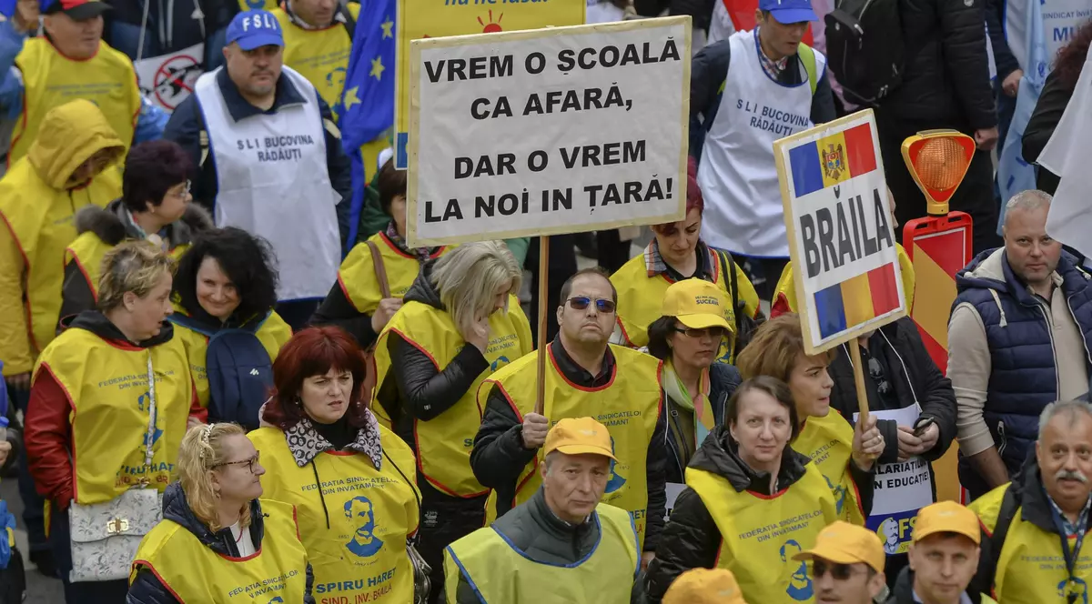 Negocierile cu sindicatele pentru anularea grevei profesorilor vor avea loc duminică, anunță premierul Ciucă