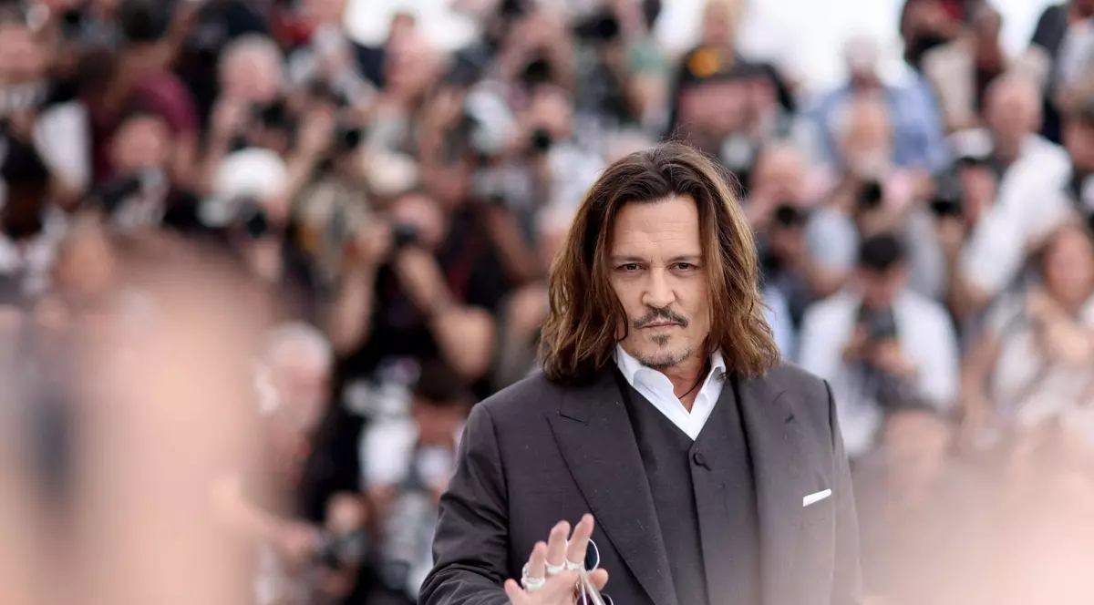 EXCLUSIV. Interviu la Cannes cu Johnny Depp. Despre nevoia ca bărbatul să-și recunoască slăbiciunea în fața femeii de lângă el: „În unele puncte, sunt mai mic decât tine”