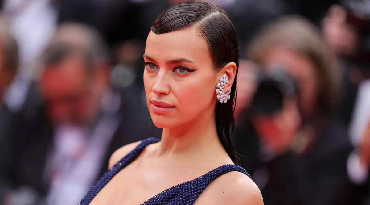FOTO. Fosta iubită a lui Cristiano Ronaldo și a actorului Bradley Cooper, apariție de senzație la Cannes. Fotomodelul rus Irina Shayk a impresionat pe covorul roșu