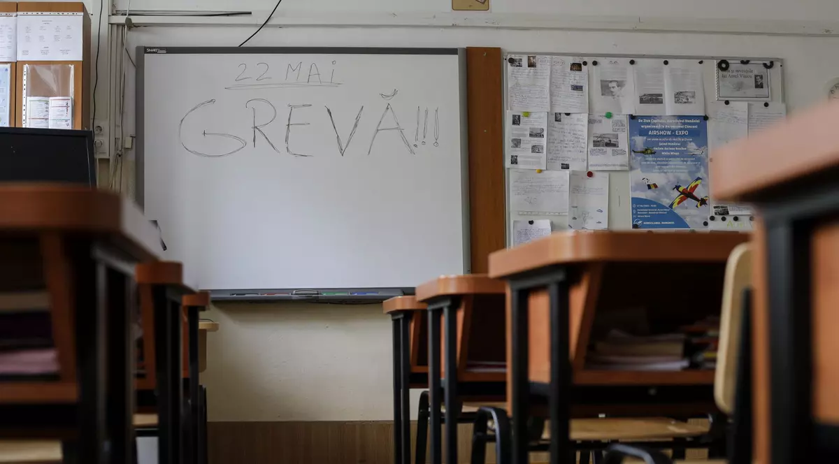 2.500 de directori de școli și grădinițe amenință cu demisia din cauza salariilor, în prag de an școlar