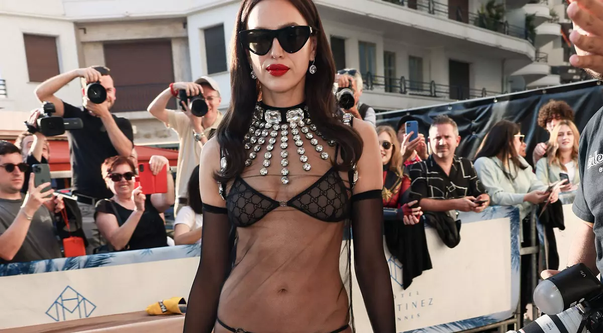 Irina Shayk, mult prea dezbrăcată la Cannes 2023. A apărut în lenjerie intimă și cu o rochie transparentă