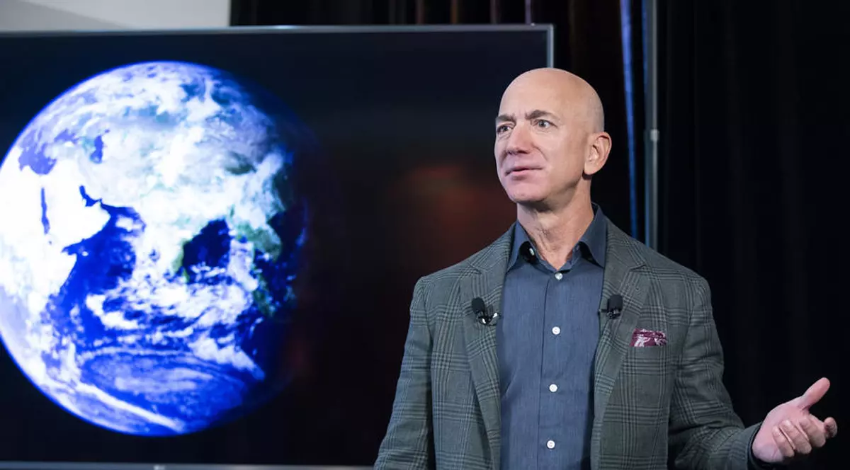 Jeff Bezos, fondatorul Amazon, a cumpărat „buncărul miliardarilor” din Miami. Compania sa are 4.200 de angajați în România