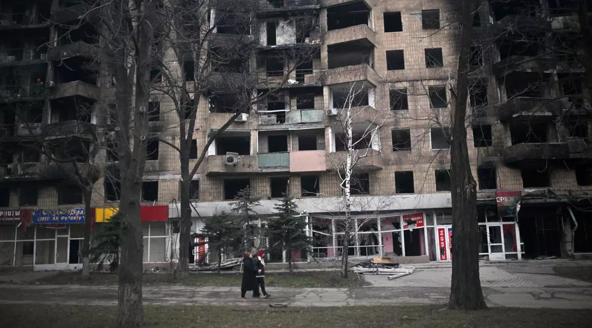 Un an de la căderea Mariupolului. Viața celor rămași în orașul distrus. „Trăim frugal. Pâine, apă, câțiva cârnați. Asta este tot”