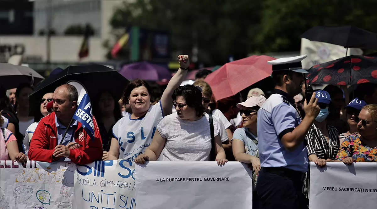 După o săptămână de grevă, Guvernul prezintă aceeași ofertă pentru cadrele didactice: carduri valorice. Reacția sindicatelor