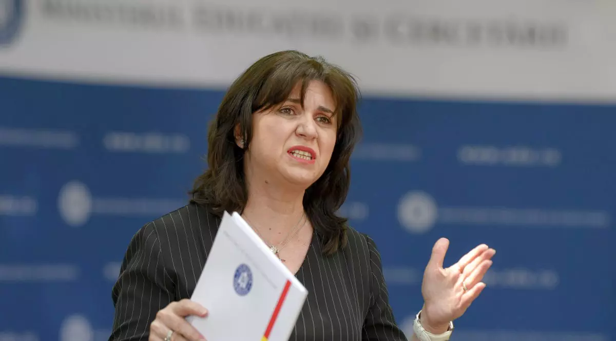 Fosta ministră a educației, Monica Anisie, dezacord la tribuna Senatului: „Aceste legi este despre viitor”