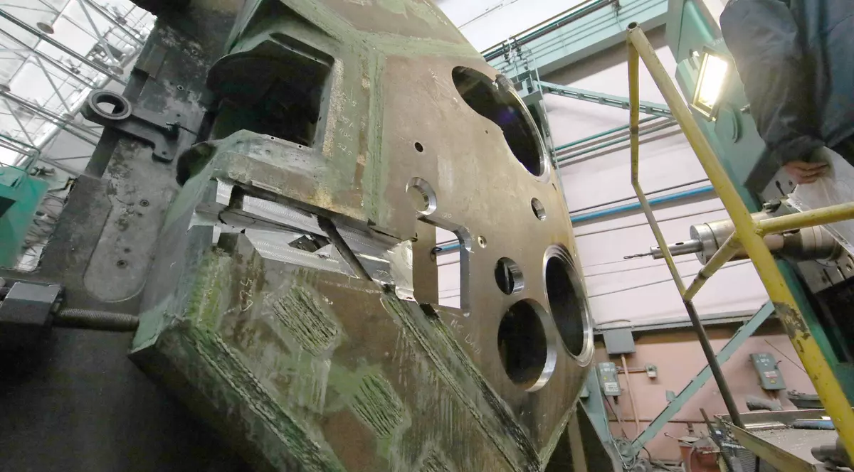 Ucraina aruncă în luptă noul model de tancuri Oplot, fabricat la Harkov. Ce spune ministrul Oleksii Reznikov după ce l-a testat