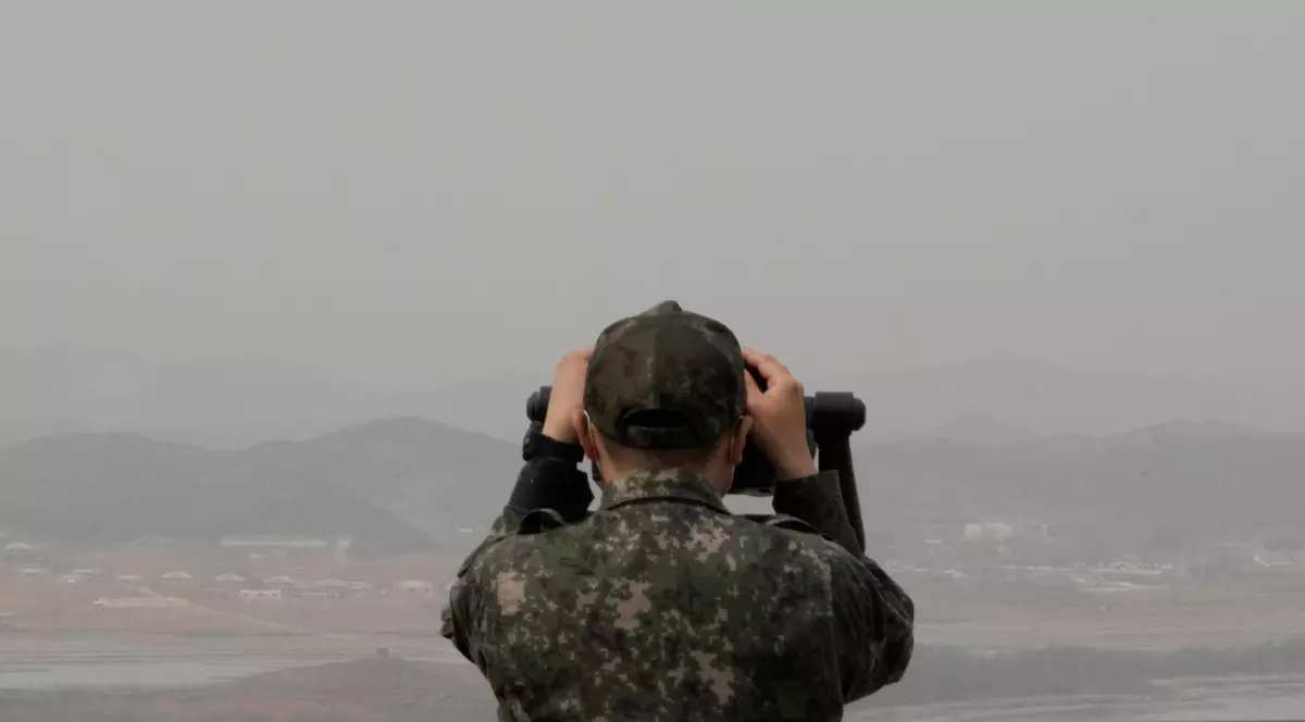 Mai mulți nord-coreeni au reușit să fugă, pe mare, în Coreea de Sud. Numărul „dezertorilor” nord-coreeni, tot mai mic