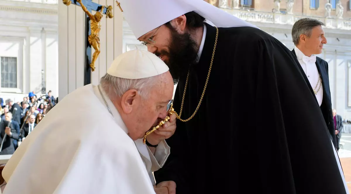 Papa Francisc s-a întâlnit cu un oficial de la vârful Bisericii Ruse după declarațiile despre „misiunea” de pace care au surprins Moscova și Kiev