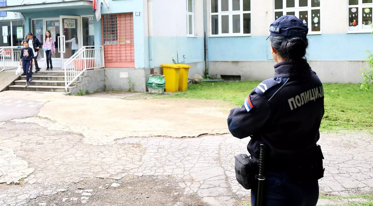 Amenințări cu bombă în 115 școli din Serbia, la două săptămâni după masacrul de la Belgrad