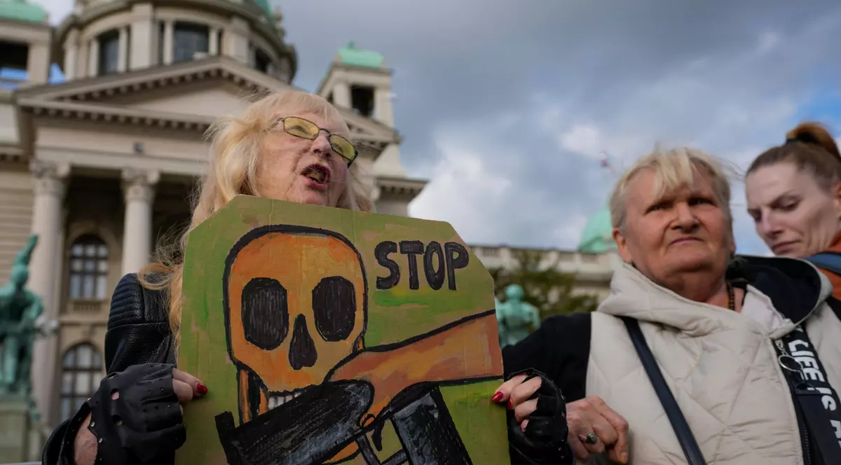 Sârbii au predat peste 3.000 de arme și piese de armament, în primele două zile de amnistie pentru armele deținute ilegal