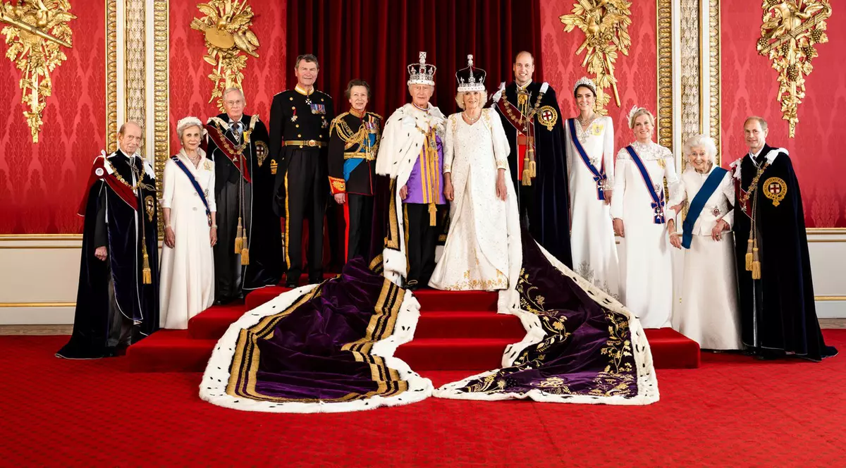 Primele fotografii oficiale ale regelui Charles al III-lea după încoronare. FOTO