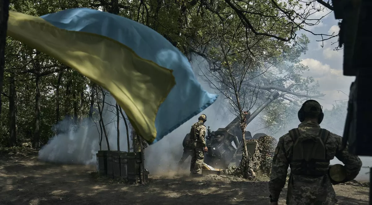 Război în Ucraina, ziua 444 | Trupele ucrainene își continuă avansul în Bahmut. Moscova acuză că Luhanskul ocupat a fost atacat cu rachete Storm Shadow