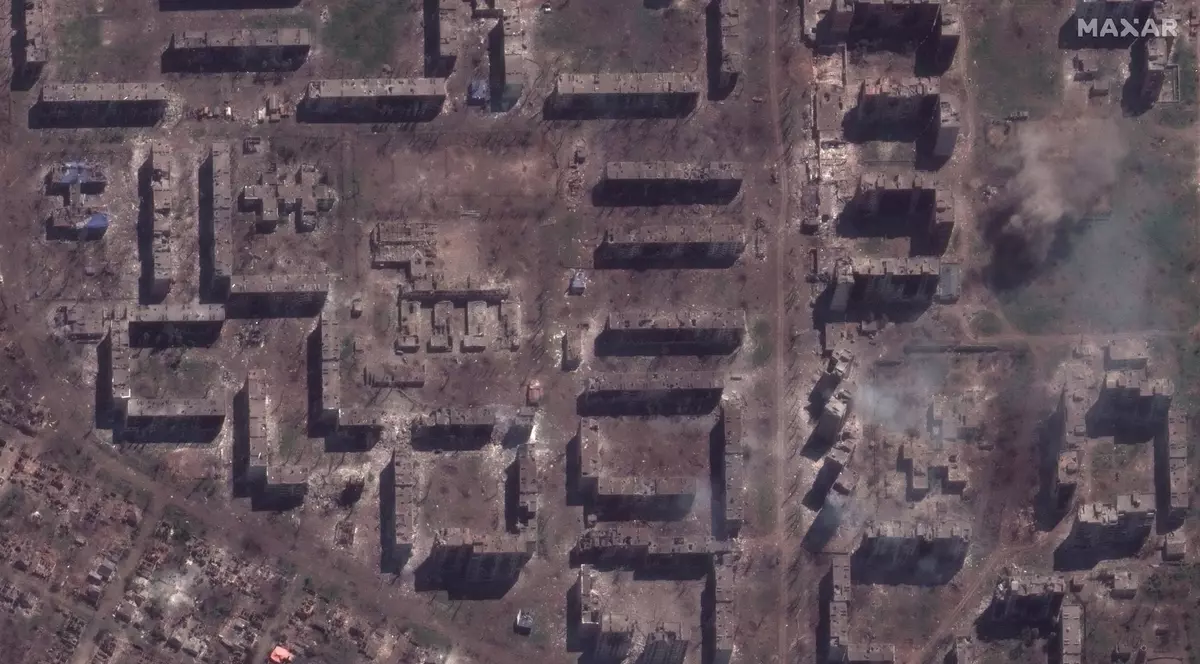 Imagini din satelit cu amploarea distrugerilor din ultimele 12 luni din orașul asediat Bahmut. Multe clădiri au ajuns "moloz fumegând"