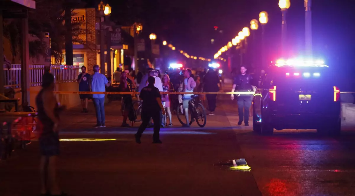 Focuri de armă pe o plajă din Florida. Cel puțin nouă persoane, dintre care patru minori, au fost rănite