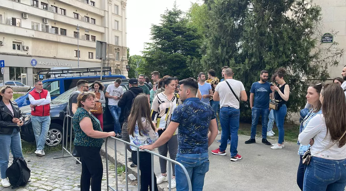 CULISELE DISCUȚIILOR. Momente tensionate la repartizarea locurilor după rezidențiat: peste 200 de absolvenți de Medicină care au luat concursul și n-au loc protestează