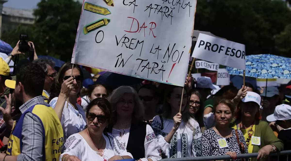 Profesorii care nu au vrut ca greva să fie suspendată, revoltați pe sindicate și pe Guvern. „Am stat în grevă 3 săptămâni degeaba, nu am obținut nimic”