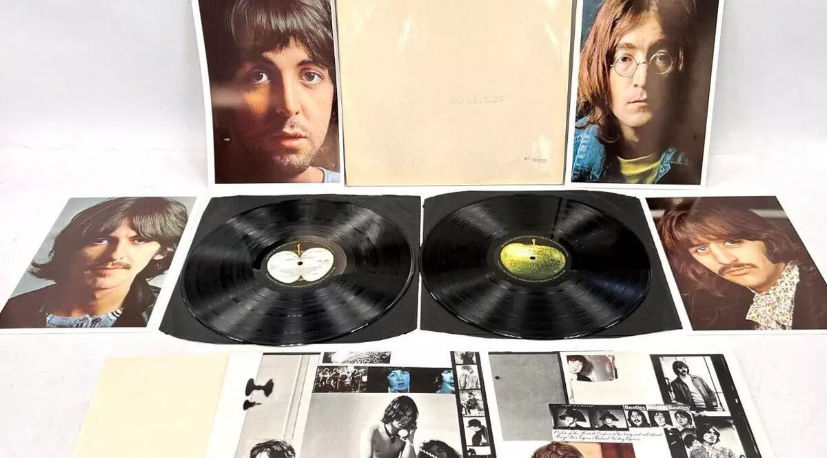 Un album rar semnat The Beatles, donat unei organizații britanice de caritate. Cu cât a fost vândut