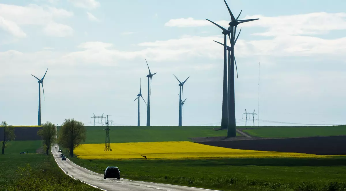 Vântul a ajutat la salvarea curentului. România a importat de 3 ori mai puțină energie electrică ieri seară