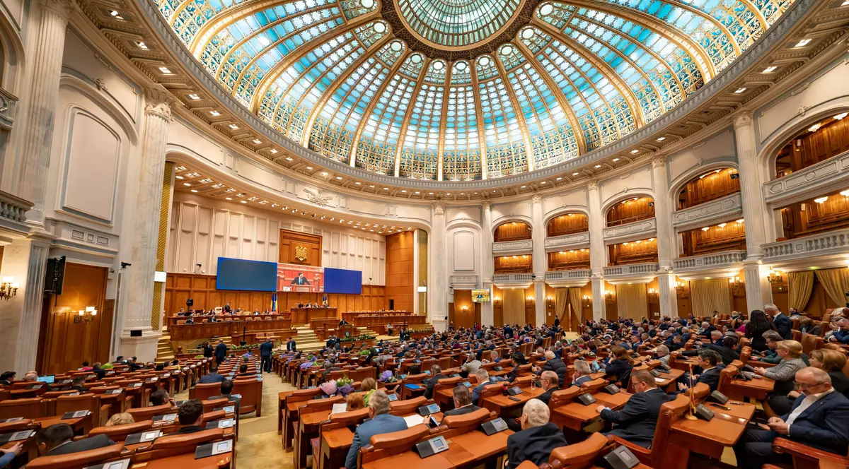 Cum arată legile educației înainte de votul deputaților: exmatricularea și admiterea la liceu, reintroduse. Bisericile au primit Bac-ul la religie și eliminarea „promovării diversității”