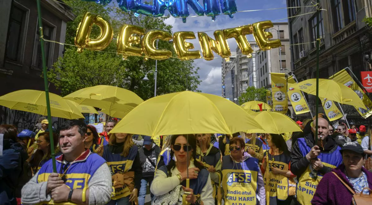 Sindicaliștii din Educație spun că ies în stradă, dacă Guvernul nu găsește soluții. „Salarii decente, nu ajutoare sociale”