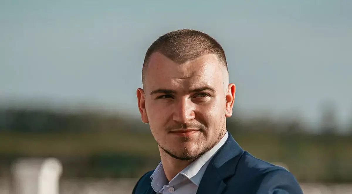 Cine e tânărul mort în accidentul din Prahova, după ce un șofer din sens opus a intrat pe contrasens. Mesajul partidului din care făcea parte