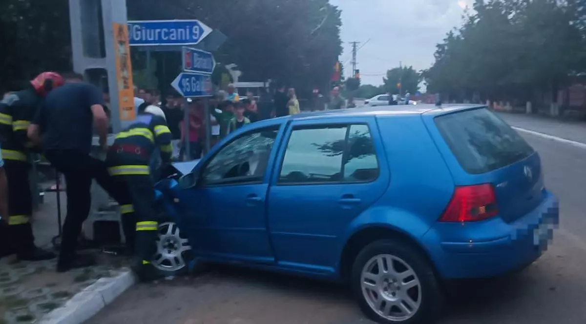 Accident tragic în Vaslui: un copil de 4 ani a murit lovit de forța airbagului după impact. Stătea pe scaunul din față, lângă tatăl său