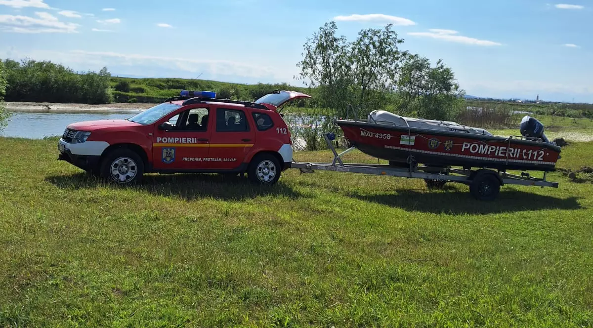 O fată de 13 ani a murit, după ce a mers la scăldat în Siret