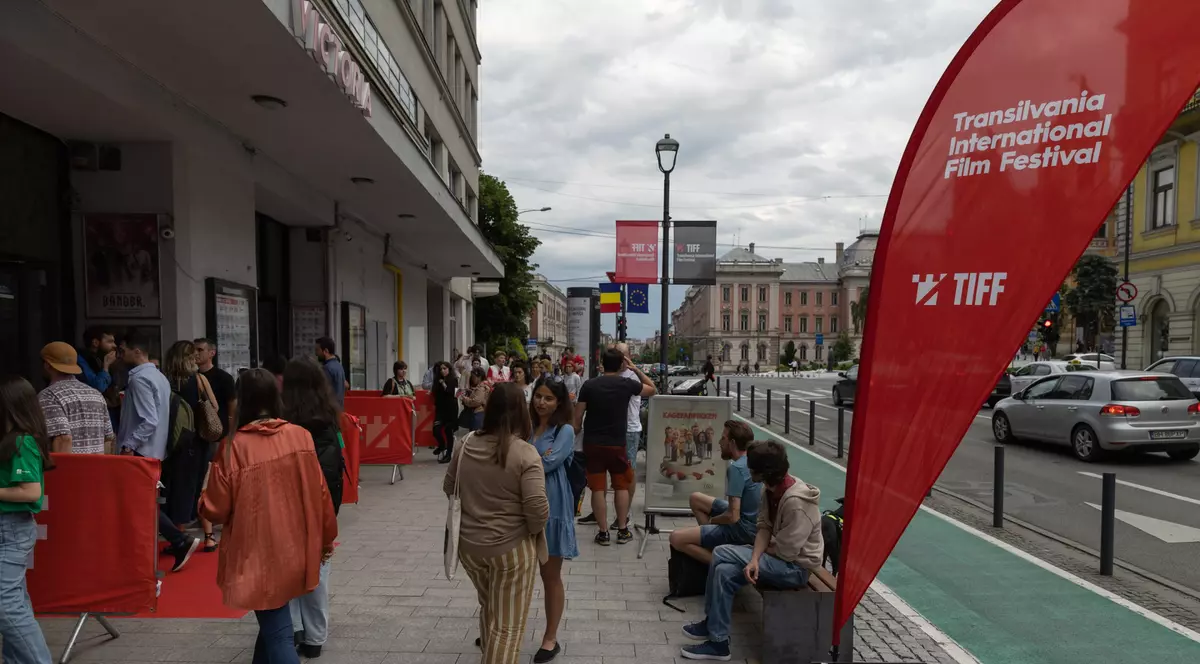FOTOREPORTAJ Cum a fost la TIFF 2023: filme în ploaie, gropi și gulaș, la ultima aglomerație înainte de vacanță