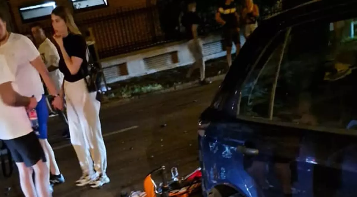 Un tânăr a fost reținut în Galați după ce a provocat un accident conducând fără permis, iar apoi a susținut că nu se afla la volanul mașinii