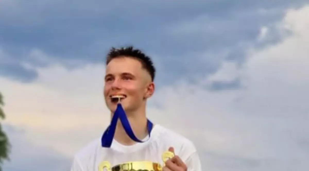 Un adolescent de 17 ani din Buzău a rămas fără un picior după ce a încercat să sară un gard. Familia face apel la populaţie să doneze sânge