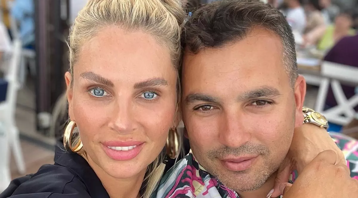 Anunțul făcut de Andreea Bănică după 15 ani de căsnicie cu Lucian Mitrea: „Ăștia suntem noi”. Au apărut fără verighete