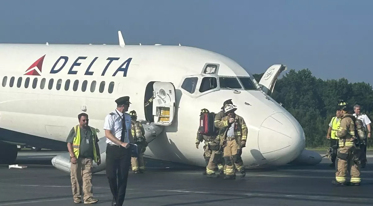 Un avion al companiei Delta a ajuns cu bine la sol, după ce trenul de aterizare s-a defectat. Piloții și pasagerii au scăpat teferi