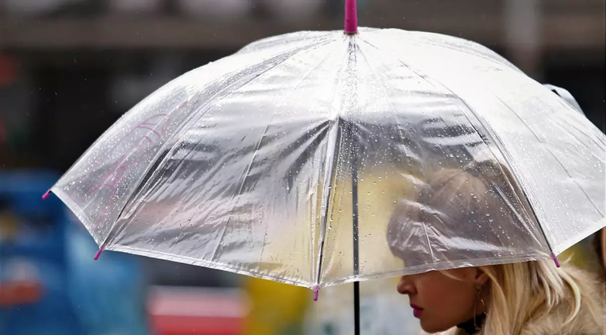 VIDEO Cod galben de ploi torențiale, vijelii și grindină în mai multe județe din țară. Harta zonelor vizate