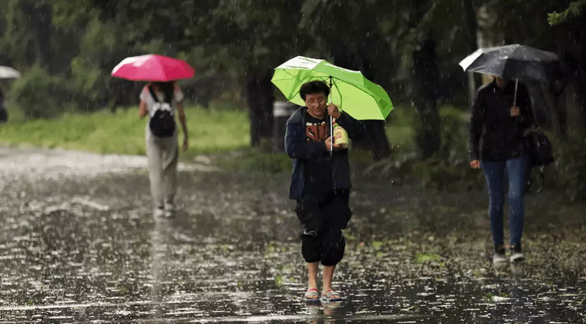 VIDEO Noi alerte meteo. Cod galben de furtuni și cod portocaliu de ploi torențiale în mai multe județe