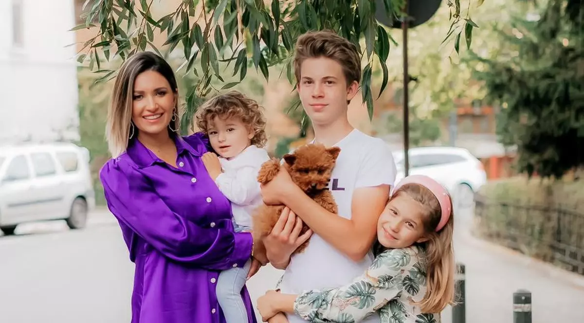 Ela Crăciun a devenit expert în parenting. Ce curs a absolvit prezentatoarea: „Am decis să îl urmez pentru a deveni o mamă mai bună”