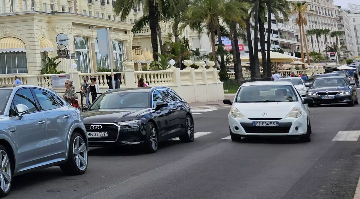 Masini in Franta. Foto: Cristian Otopeanu / Libertatea