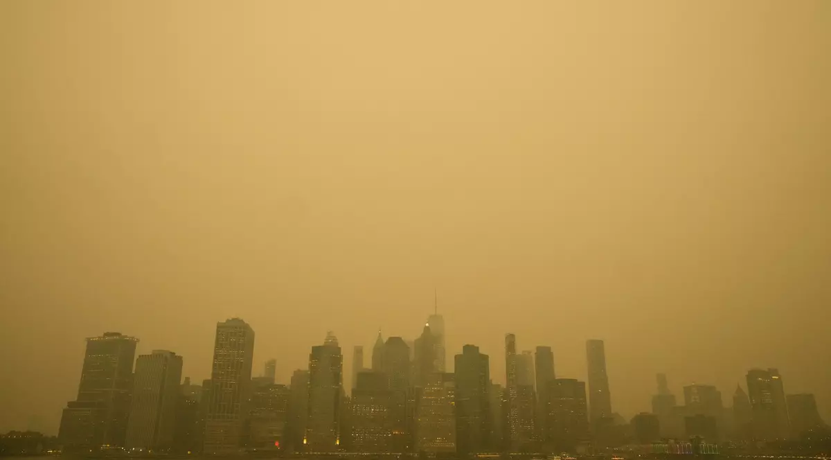 Fumul degajat de incendiile de vegetație din Canada ridică probleme de sănătate publică în New York